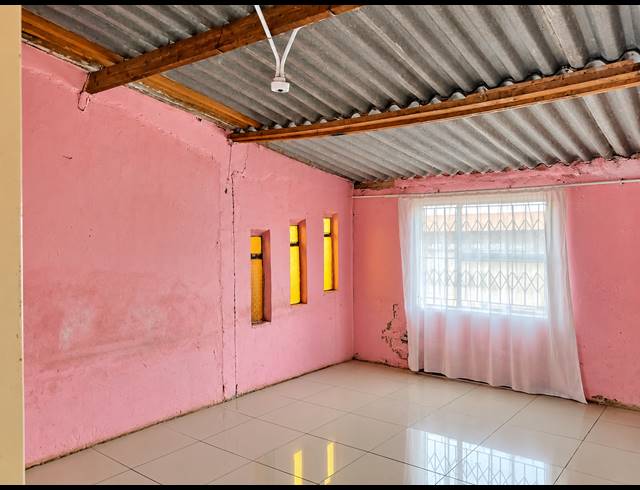 2 BEDROOM HOUSE FOR SALE IN SEBOKENG ZONE 12